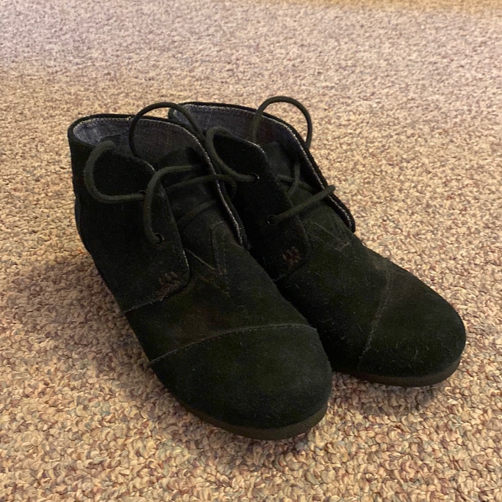 Toms black shoes